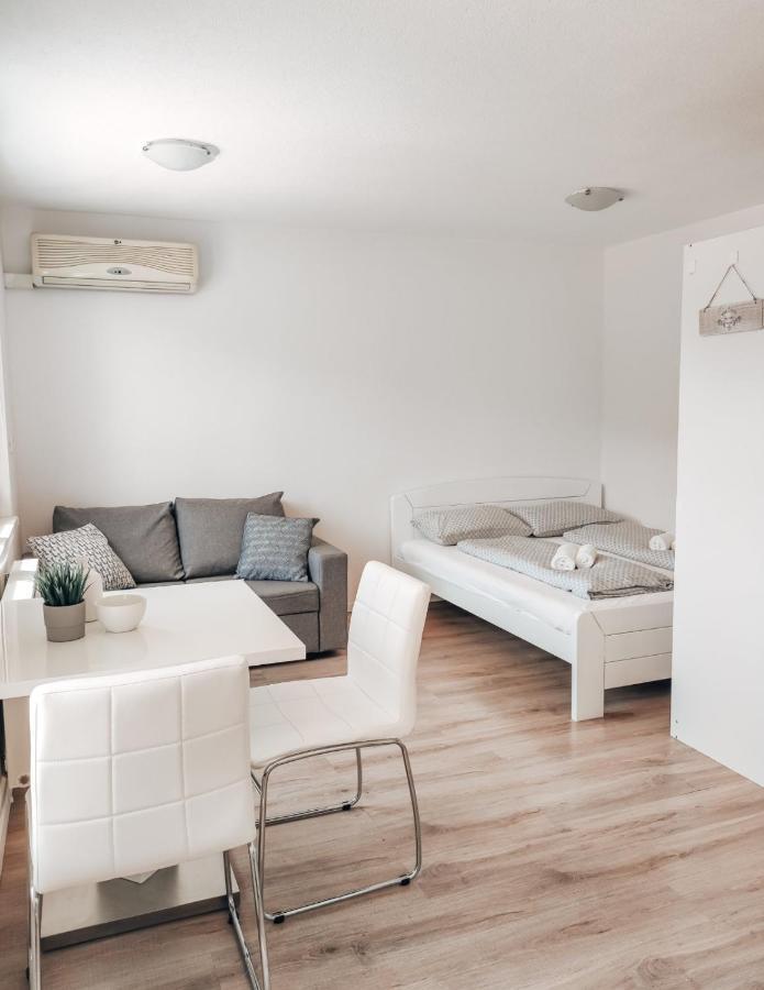 Studio Apartment Sanya Ljubljana Eksteriør billede